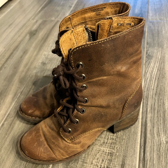 BORN Genuine Leather Women’s Lace Up Heeled Boots - Picture 8 of 8